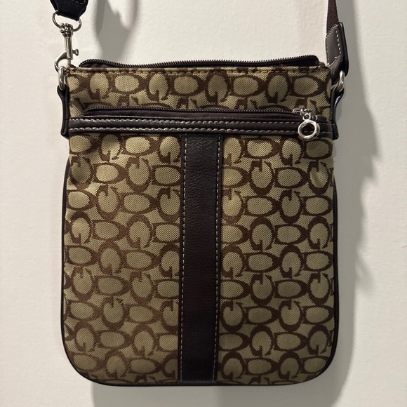 G Crossbody bag - Picture 1 of 4
